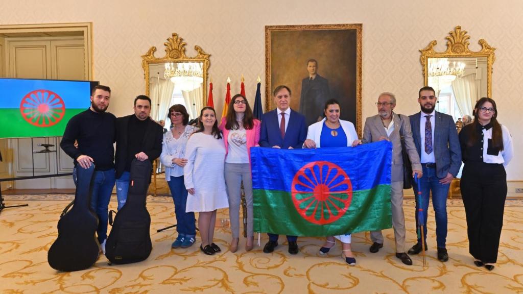 El alcalde recibe a las asociaciones del pueblo gitano