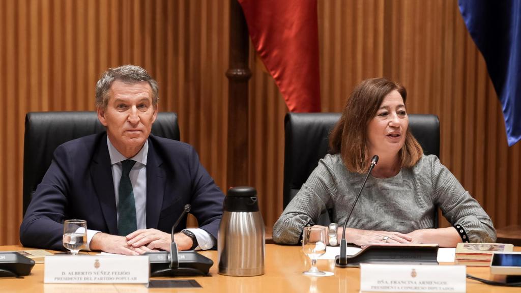 El líder del PP, Alberto Núñez Feijóo, y la presidenta del Congreso, Francina Armengol.