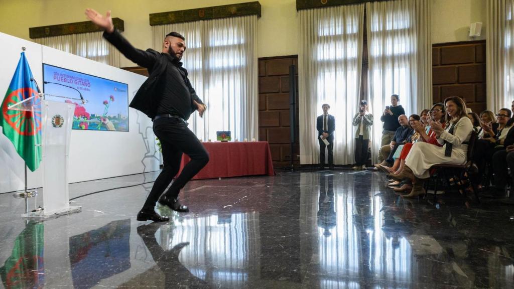 La celebración del Día Internacional del Pueblo Gitano, en el Ayuntamiento de Zaragoza.