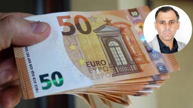 Alfonso Muñoz, funcionario de la Seguridad Social, en un montaje con billetes de euro.