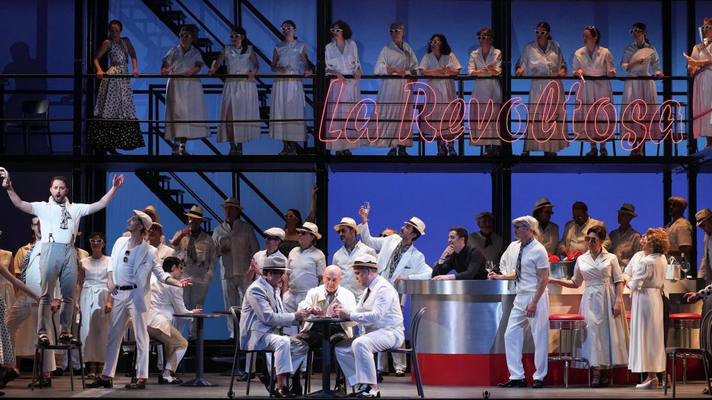 Una escena de 'La revoltosa' dirigida por Juan Echanove en el Teatro de la Zarzuela. Foto: Javier del Real