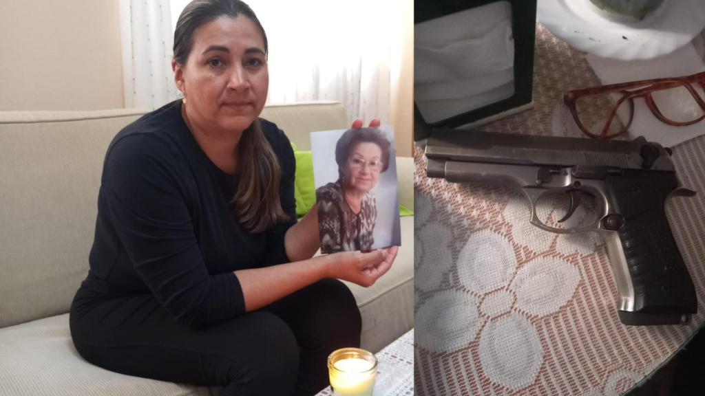 Jakeline, este lunes, en su casa de Torreagüera, mostrando una foto de su difunta madre, Alicia. Al lado, la imagen de una de las dos pistolas que empleó Sebastián para matar a su exsuegra, Alicia.