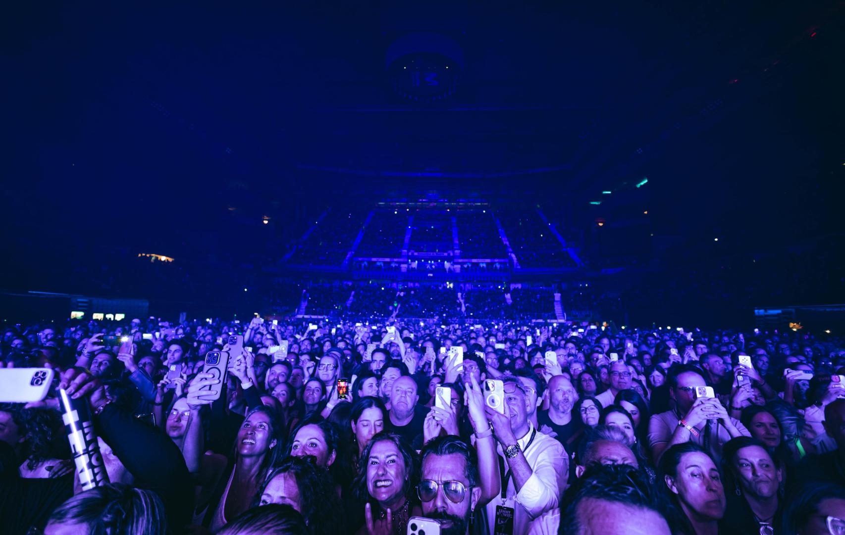 Ambiente en el público durante el concierto de Lenny Kravitz en Madrid, este domingo. Foto: Dara Chriss