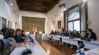 Reunión con representantes de los sectores afectados por la subida de aranceles anunciada por Estados Unidos. Foto: JCCM.