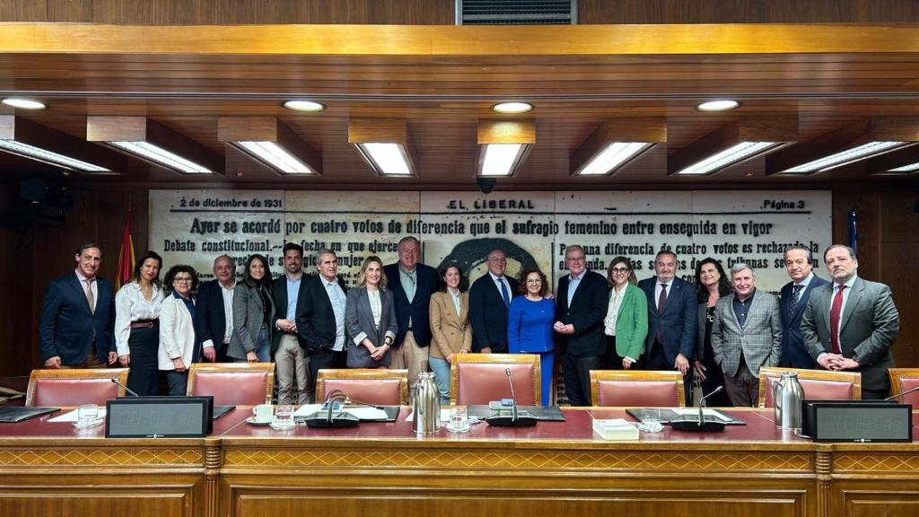 Miembros del PP en la Comisión de Transportes y Movilidad Sostenible del Senado.
