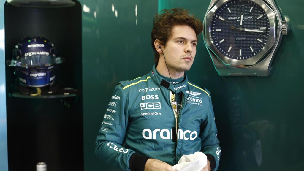Felipe Drugovich, en el box de Aston Martin durante el GP de México 2024
