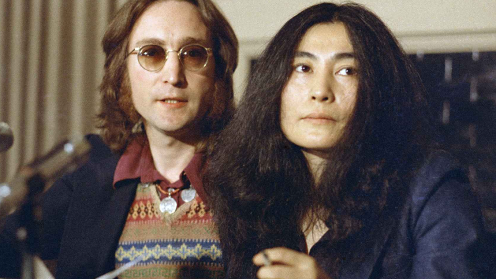 John Lennon y Yoko Ono en una imagen de archivo.