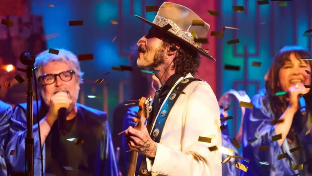 Iván Ferreiro, uno de los coristas de la actuación de Leiva en 'La Revuelta'