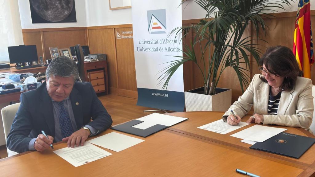 Imagen de la firma del convenio.