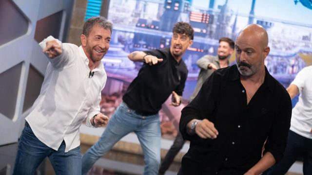 Pablo Motos y Jorge Ventosa en uno de los bailes iniciales de 'El Hormiguero'.