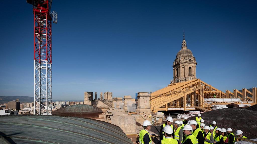 Visita institucional al tejado de la Catedral de Málaga.