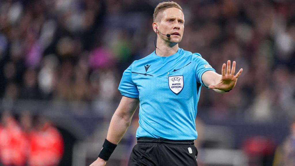 Espen Eskas en el partido amistoso entre Alemania y Países Bajos.