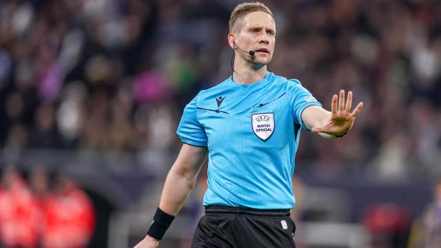 Espen Eskas en el partido amistoso entre Alemania y Países Bajos.