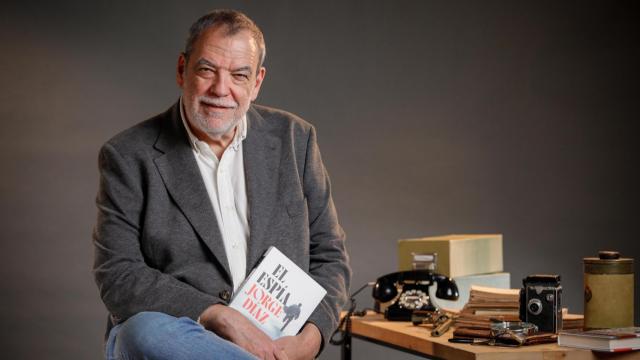 El autor Jorge Díaz, que forma parte de Carmen Mola junto con Agustín Martínez y Antonio Mercero, firma en solitario la novela 'El espía'. Foto: Javier Ocaña / Planeta