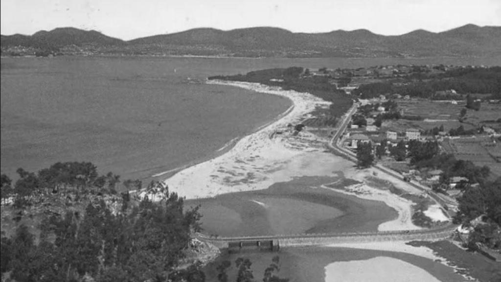 Samil y desembocadura del Lagares a principios de los años 60