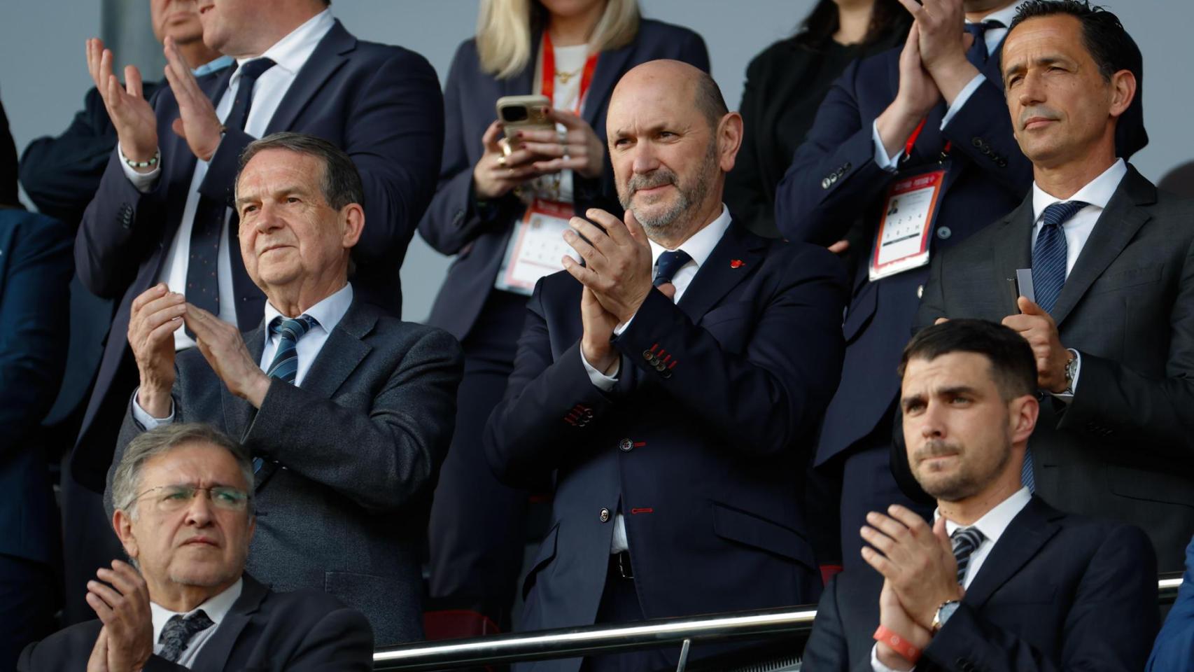 Abel Caballero, alcalde de Vigo, y Rafael Louzán, presidente de la RFEF, juntos en Balaídos.