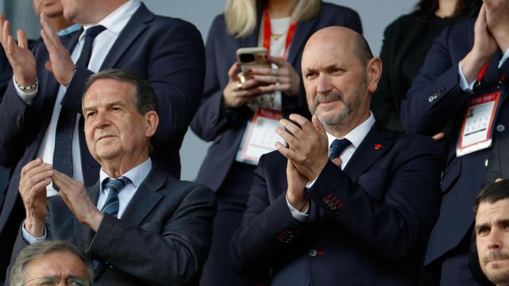 Abel Caballero, alcalde de Vigo, y Rafael Louzán, presidente de la RFEF, juntos en Balaídos.