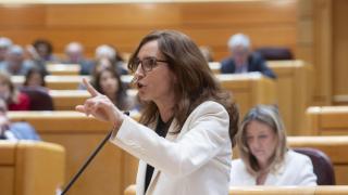 La ministra de Sanidad, Mónica García, interviene durante una sesión de control en el Senado.