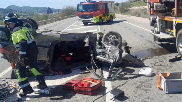El vehículo que ha volcado en el accidente de Casabermeja.