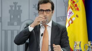 Moncloa sigue apostando por acordar la respuesta a los aranceles con el PP pese al malentendido creado por Junts