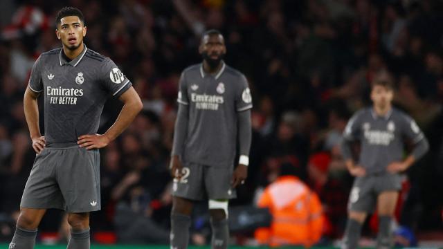 Los jugadores del Real Madrid tras el tercer gol del Arsenal