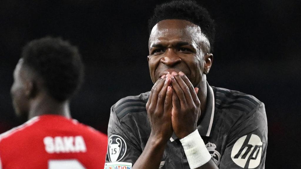Vinicius se lamenta en una acción contra el Arsenal.