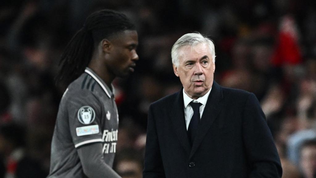 Camavinga se marcha expulsado del Emirates.