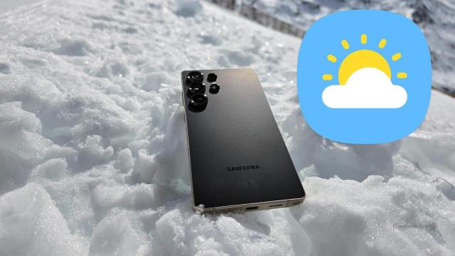 Samsung Galaxy S25 Ultra con el icono de la app del tiempo