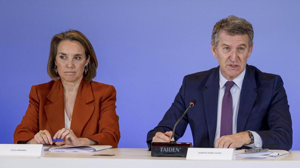 Alberto Núñez Feijóo y Cuca Gamarra, este lunes, reunidos con los sectores afectados por los aranceles de EEUU.