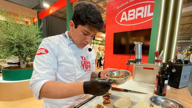 El chef coruñés Gabriel Quispe Peña, ganador del certamen Talentos by Abril.