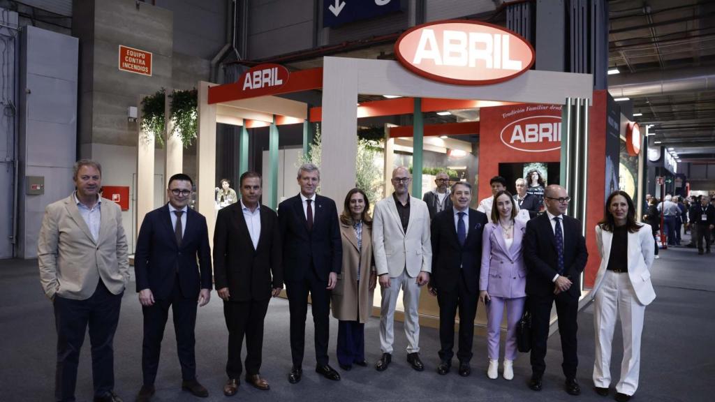 El presidente de la Xunta visita el stand de Aceites Abril.
