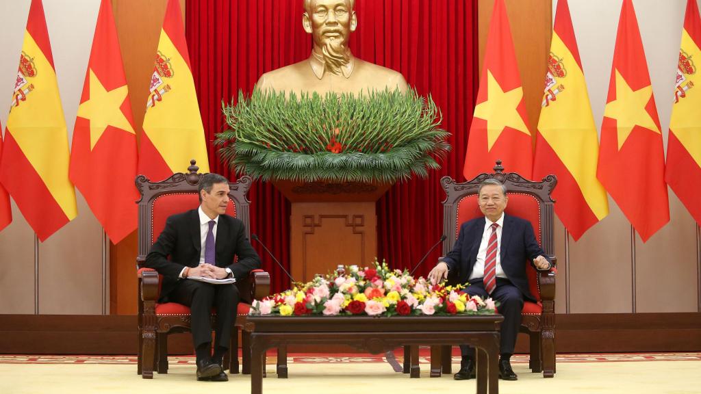 Pedro Sánchez durante su reunión con To Lam, secretario general del Partido Comunista y máximo líder de Vietnam.