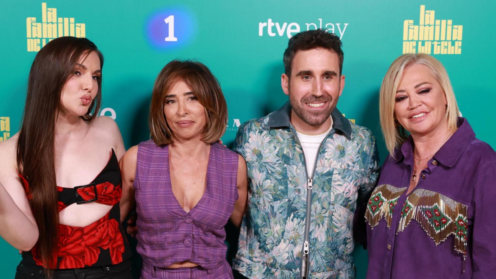 Inés Hernand, María Patiño, Aitor Albizua y Belén Esteban en la presentación de 'La familia de la tele'.