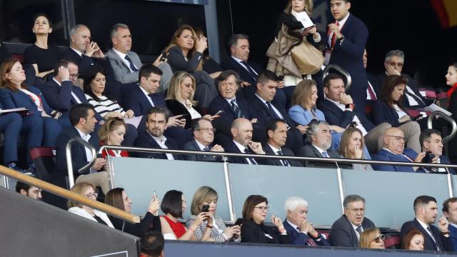 Abel Caballero y Rafael Louzán comparten palco en el España-Portugal femenino disputado en Vigo