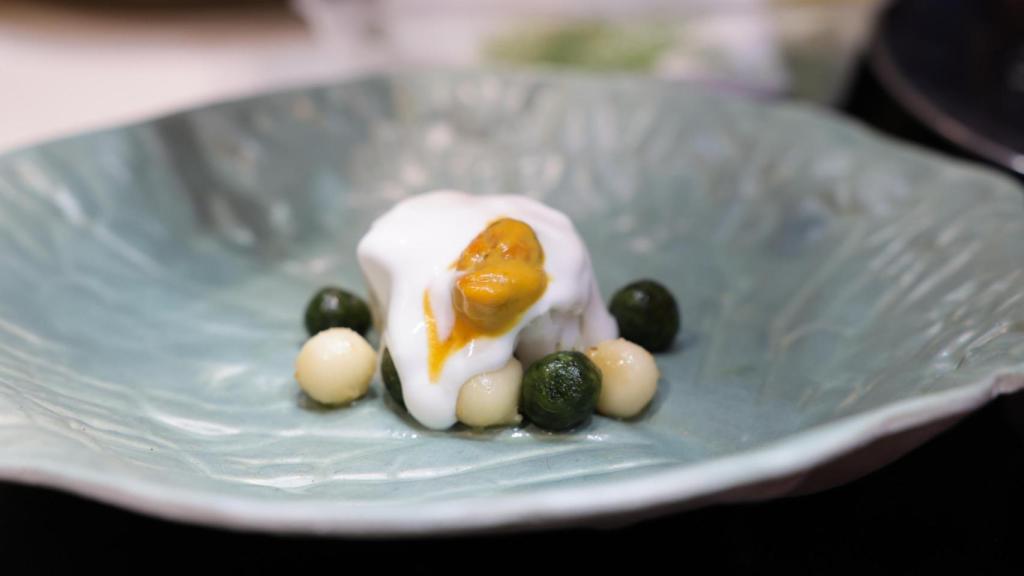 La merluza en salmuela cocida a baja temperatura de Adrián García.