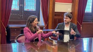 La alcaldesa de A Coruña, Inés Rey, y el alcalde de Arteixo, Carlos Calvelo.