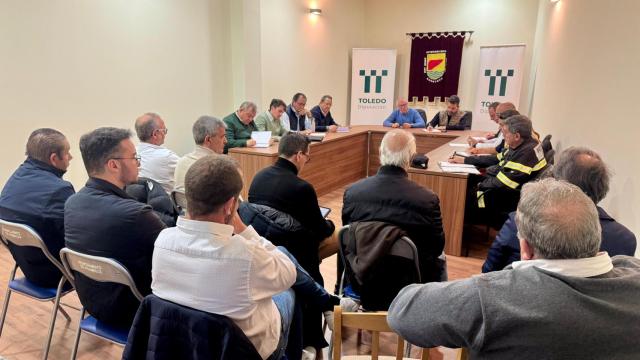 El vicepresidente de la Diputación, Joaquín Romera, y el diputado provincial, José Eugenio del Castillo, mantuvieron un encuentro con los alcaldes de los pueblos de la ribera del Alberche.