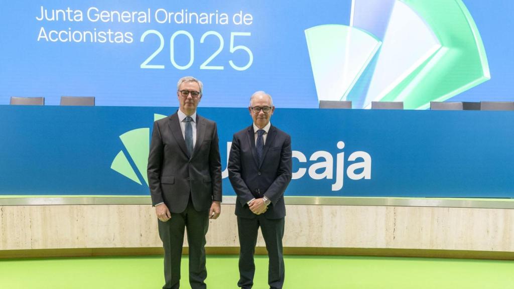 José Sevilla e Isidro Rubiales, en la Junta de Accionistas de Unicaja en Málaga.