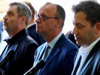 Los conservadores de la CDU y los socialdemócratas de Alemania reanudan las conversaciones de coalición en Berlín.