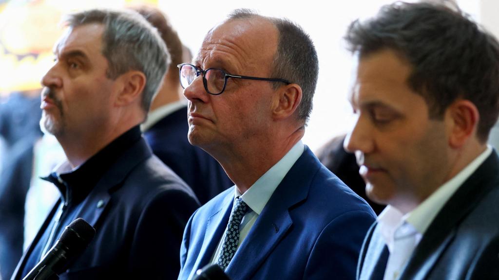 Los conservadores de la CDU y los socialdemócratas de Alemania reanudan las conversaciones de coalición en Berlín.