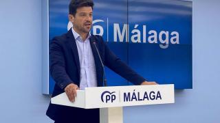 El coordinador general del PP de Málaga, Cristóbal Ortega, en rueda de prensa.
