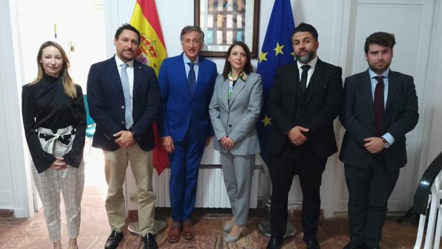 Reunión con la Oficina Comercial de la Embajada de España con la Consejera Comercial Cristina Olazabal y los analistas de Mercado en la misión comercial a Argelia celebrada el pasado mes de febrero.