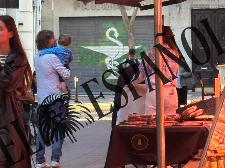 El juez de la Audiencia Nacional con su hijo en brazos.