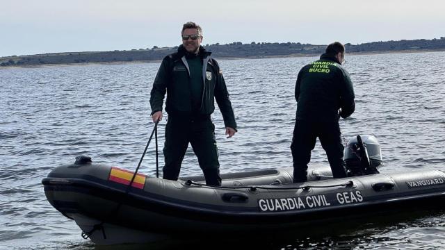 Grupo Especial de Actividades Subacuáticas de la Guardia Civil en la presa de Almendra