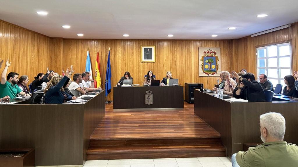Pleno municipal en Cambre.