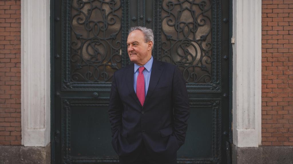 El catedrático Pablo Oñate, antes de comenzar la entrevista.