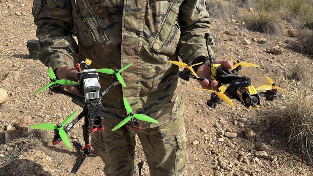 Dos de los drones FPV fabricados por el personal de La Legión