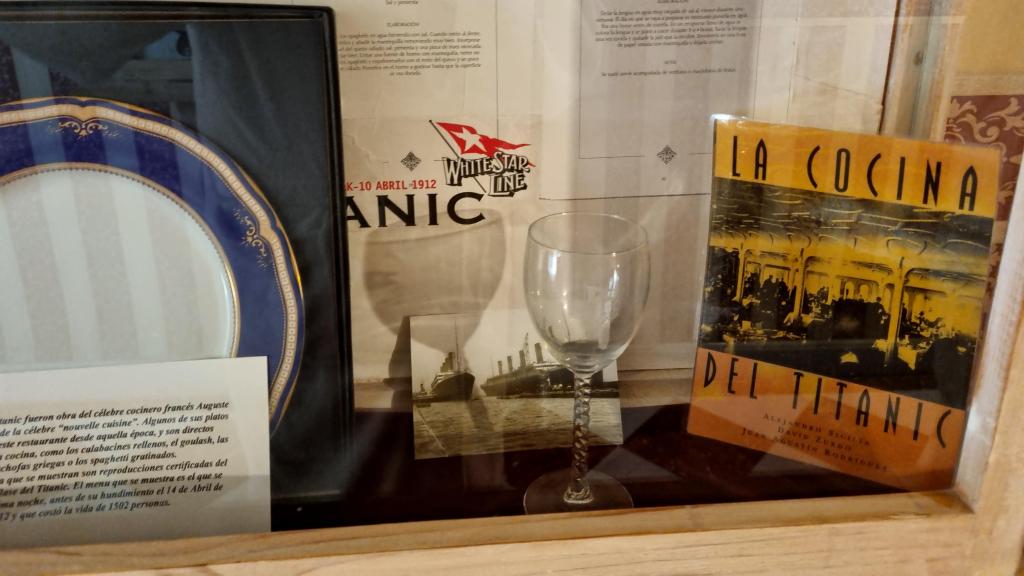 Una vitrina con objetos del Titanc.