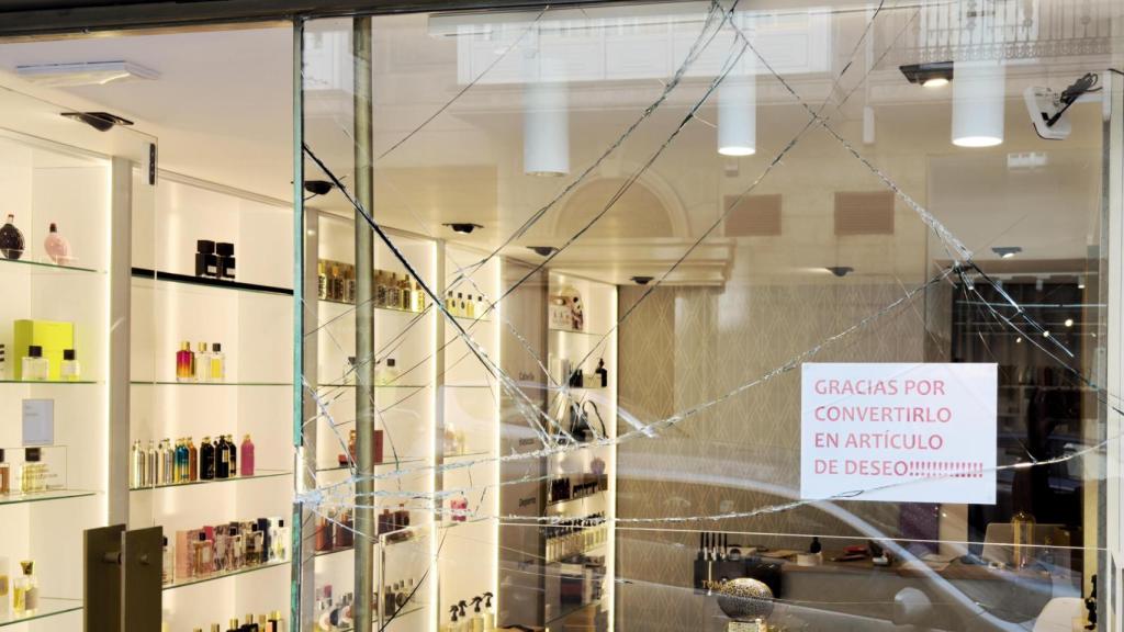 Escaparate de la perfumería Amusko.