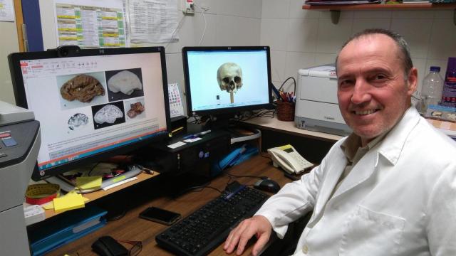 Imagen de archivo del forense Fernando Serrulla de la Unidad de Antropologia Forense del Imelga.